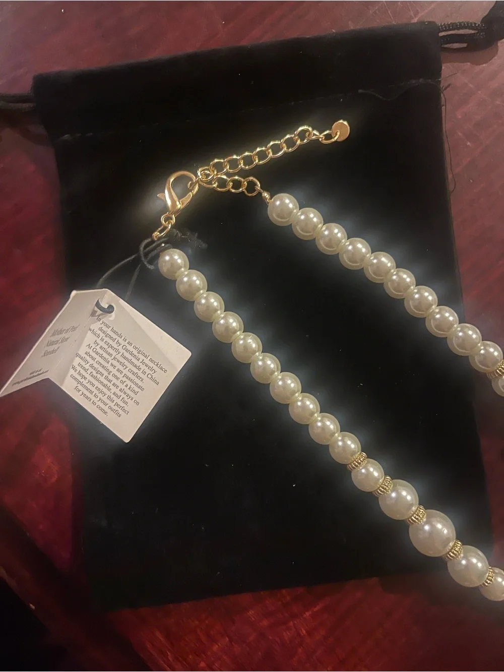 Lustrous White Pearl Bead Necklace with Mother-of-Pearl Flower Pendant